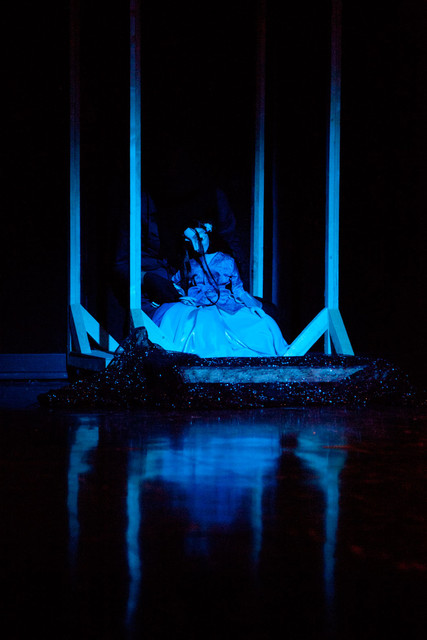 نمایش افسانه آه