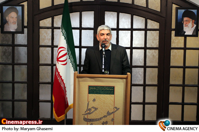 احمد فضائلی فرزند استاد فضائلی در مراسم اختتامیه نمایشگاه خوشنویسی زنده یاد «حبیب الله فضائلی»