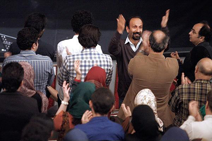 اصغر فرهادی در بازدید از نمایش اشکها 