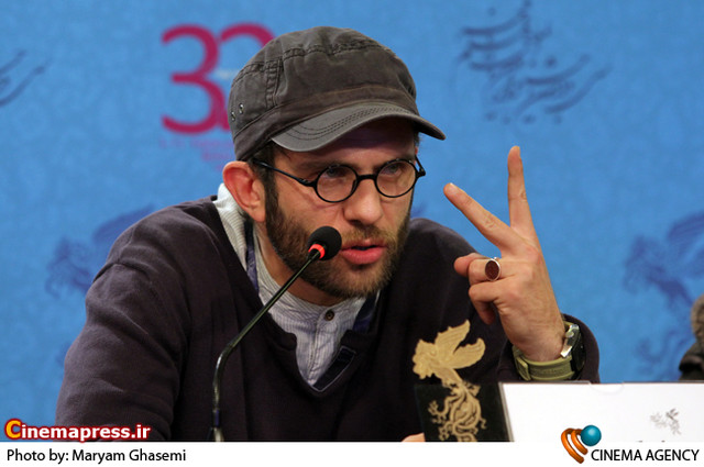 بابک حمیدیان در نشست خبری فیلم «پنجاه قدم آخر» در جشنواره فیلم فجر