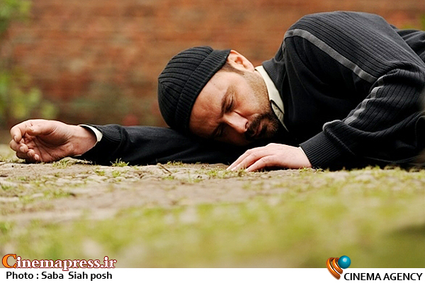 فیلم سینمایی در دنیای تو ساعت چند است؟