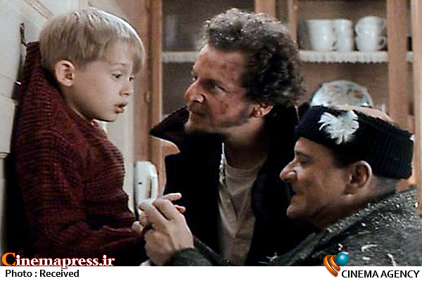 تنها در خانه