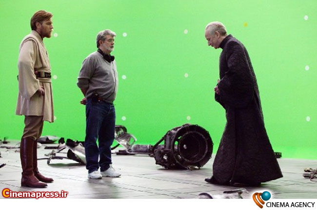 جورج لوکاس کارگردان و تهیه کننده سینما در پشت صحنه فیلم جنگ ستارگان