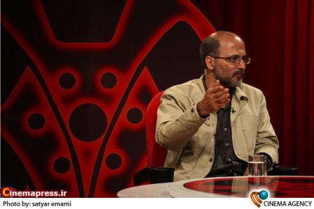 حسین معززی نیا منتقد در پشت صحنه سری جدید برنامه تلویزیونی «هفت»