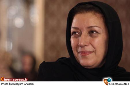 مینو فرشچی در مراسم اختتامیه نخستین جشنواره فیلم های ویدئویی تهران 