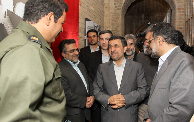 بازدید احمدی نژاد از پروژه رنج سرمستی به همراه وزیر ارشاد و جواد شمقدری و رحیم مشایی