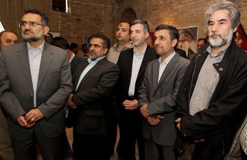 بازدید احمدی نژاد به همراه وزیر و شمقدری و رحیم مشایی از پروژه رنج سرمستی
